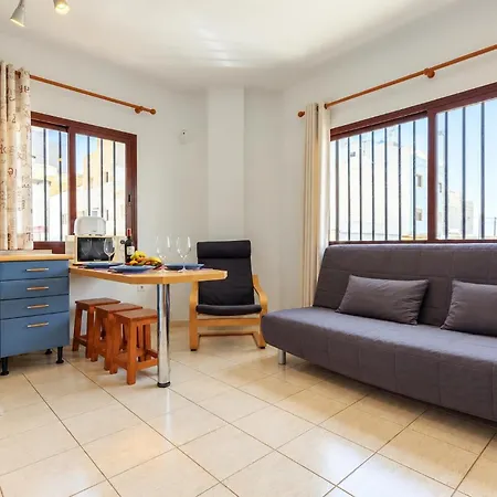 2 Bedroom Cozy In Appartement *